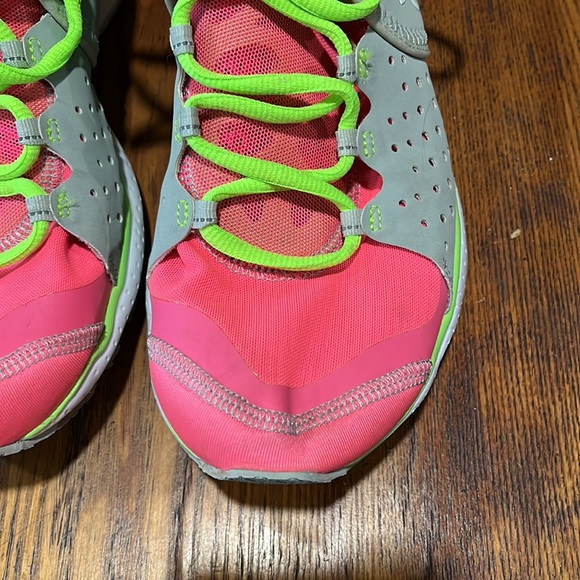 Under Armour Women’s shoes aside 10 - Picture 3 of 10